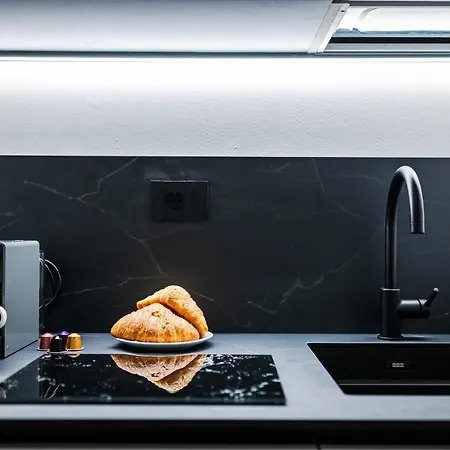 아파트 Juliet's Window