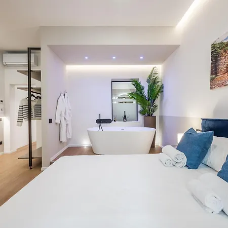 Juliet's Window 아파트 *